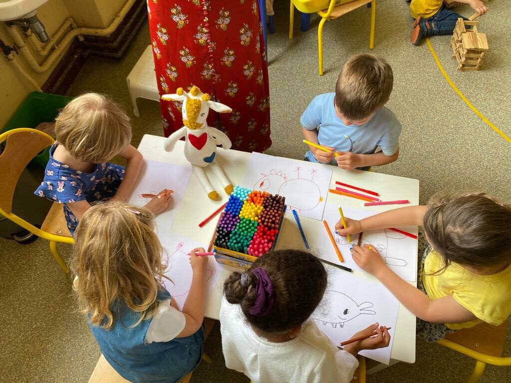 AMA la girafe, l'outil pédagogique qui développe la créativité de vos élèves de maternelles et primaires